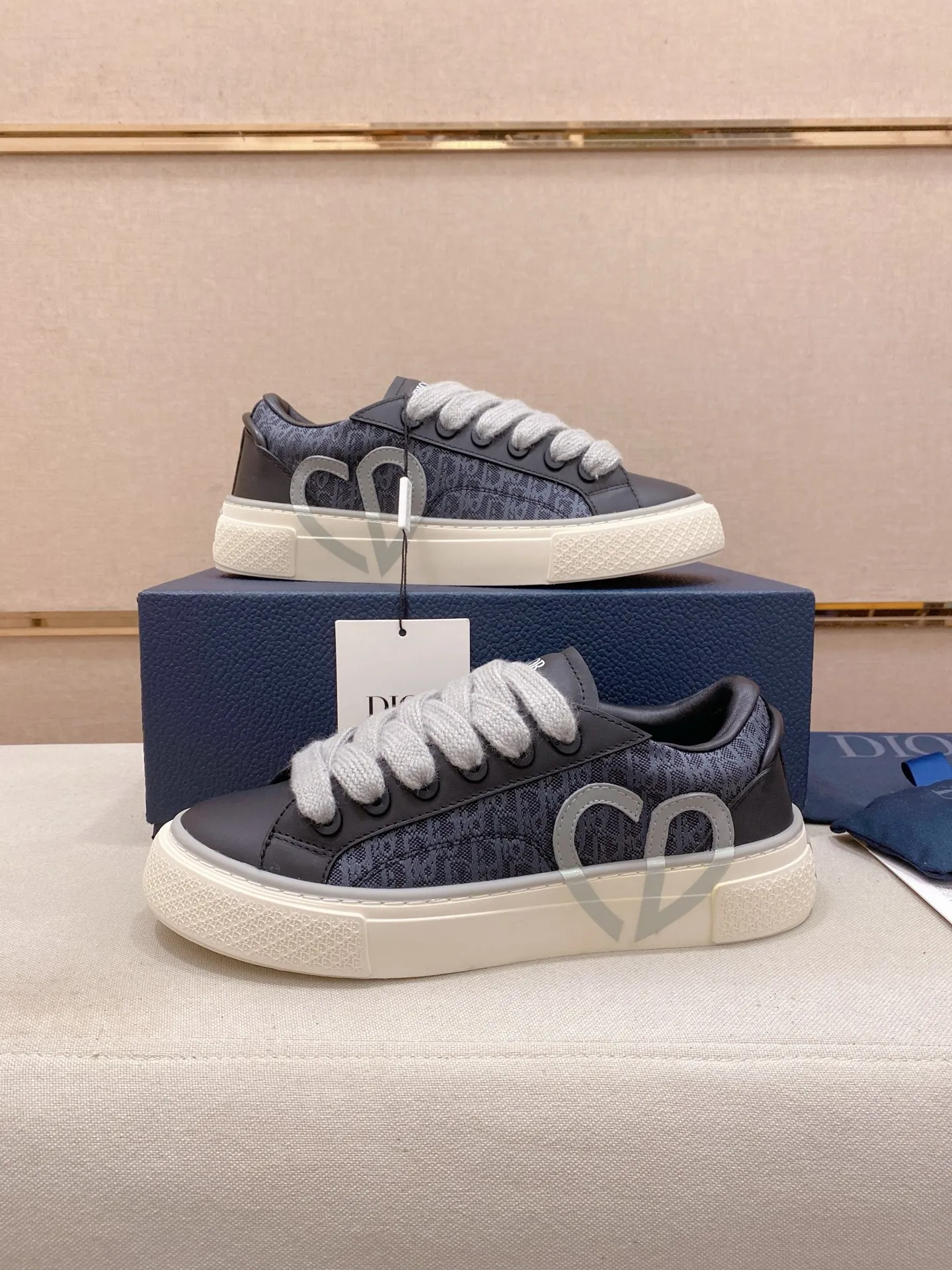 Factory price: 300 Men's shoes 💰[Dior·Dior] Top 🔍Couple style 💏🔍New casual sports style couple shoes, new four-season design, perfect workmanship, lace-up lazy style to create cabinet quality, upper: imported first-layer cowhide, sheepskin lining is soft and comfortable, ultra-light TPU wear-resistant outsole, simple, versatile fashion men's shoes, excellent color code number 35--44